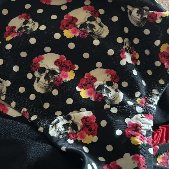 Hot Topic Polka Dot Rose Skull Bikini Sz XS Top M Bottom Black Red Ruffles Bows - Picture 8 of 8